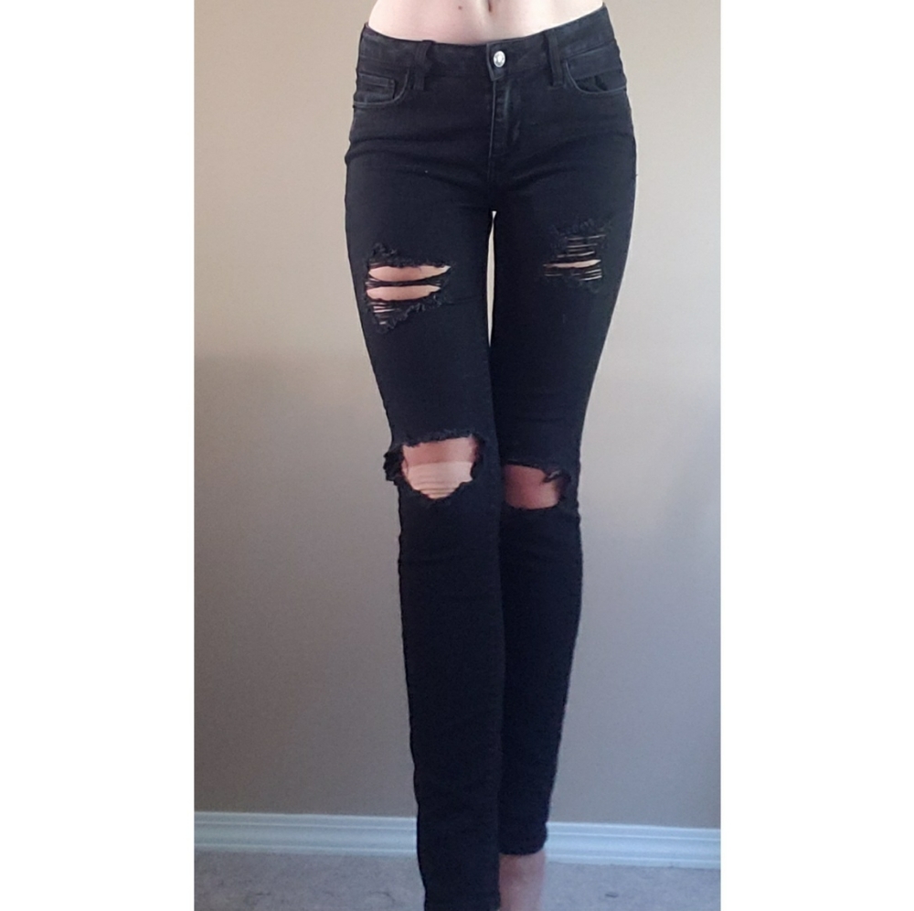3/$30 Hidden Jeans Mid Rise Black Distressed Jeans